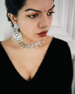 Aarya Maya Instagram - ✨🦢Wearing @shae_by_sassafras @sassafrasindia 

#indianoutfit #ootdfashion #ethnicwear #colabshoot #fashion #outfitideas