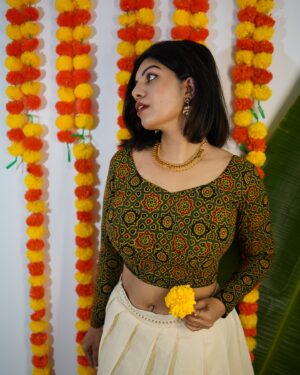 Aarya Maya Instagram - ഉത്രാടം🌼

എല്ലാവർക്കും എന്റെ ഓണാശംസകൾ… 🙏🏼wish you all a very happy onam 🌼🌼🌼

#onam2024 #onamootd #onamoutfit #pattupavadai #ajarakh