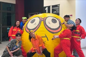 Abao Instagram - 謝謝火球祭太好玩了 @fireball_fest 🔥🔥
初次體驗出動13人舞動合唱團希望大家喜歡
有緣下次見面🫶🏽❤️🙏🔥🔥🔥🔥🔥🔥

【ABAO x 那屋瓦少女隊 x N2 】火球祭

那屋瓦少女隊：
Kivi ｜Makav真愛 ｜Dremedreman曾妮 

MC｜R.fu  @r.fu_cer 
鍵盤手｜Musa明馬丁  @musa_keys 
DJ ｜Sonia @sonia_calico 
開場編曲｜Sonia @sonia_calico 
造型｜Joey Lin  @chihchianglin 
化妝｜風繡絨（ABAO） @wind.feng 
攝影｜Navi @navimatulaian 
FOH｜劉詩偉 @treemen68 
助理｜ 謝翱 @ao__hsieh 

嘉賓N2 ｜
HengJones大亨 @hengjoneshunnid 
鬧張派 @nowchangpai  @cugagang.r 
Mulupas佳穎 @mulupas.lit 
Naau @naaueucna 
Ponay @ponayfancover 

#火球祭 #Fireballfest