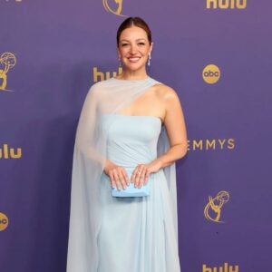 Abby Elliott Instagram - EMMYS 2024🌟💫
@moniquelhuillier TY for my dream dress🦋
And the best 
@barbdoeshair 
@lilly_keys 
@ecduzit