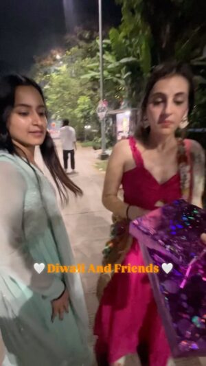 Aditi Singh Khatri Instagram - Tag your friends on diwali and celebrate 😻♥️
.
.
#trending #share #diwali #friends
