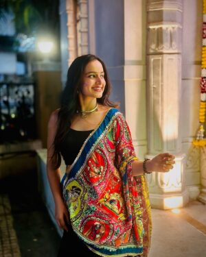 Aditi Singh Khatri Instagram - u over everything >