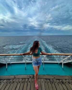 Aditi Singh Khatri Instagram - and like the wave I will fall, I will rise 🌊

@cordeliacruises ⛴️ 

Thanks for this amazing trip @wearepermissionless  @jr_rudo ❤️✨

#cordeliacruises #destinationofyourdreams #mvempress #cordeliaempress #seacation
