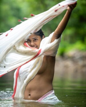 Aishwarya Vadivu Instagram - Masathila moonu porukanum pothuvaga 🫶🏼😊🔥

Antha nillava tha na kaila pidicha en rasavukaga ❤️💋 

#instagram #instagood #instaphoto #instalike #instadaily #instatravel #photooftheday #photography #photo #photographer #photoshoot #outdoor #outdoorphotography #portraitphotography
