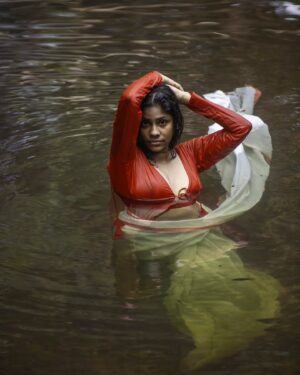 Aishwarya Vadivu Instagram - Outdoor photoshoot...

Model @call_me_black_forest_aishu_143 
Photo @rupesharavind_photography 

#passion #photo #photooftheday #devine #art #saree #water #forestphotography #nikon