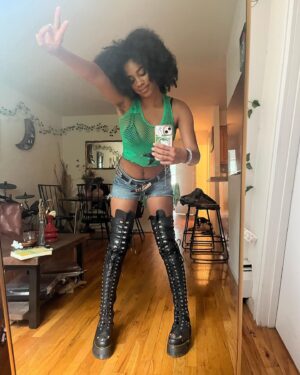 Ajani Russell Instagram - New boot goofin 🔫🐸
