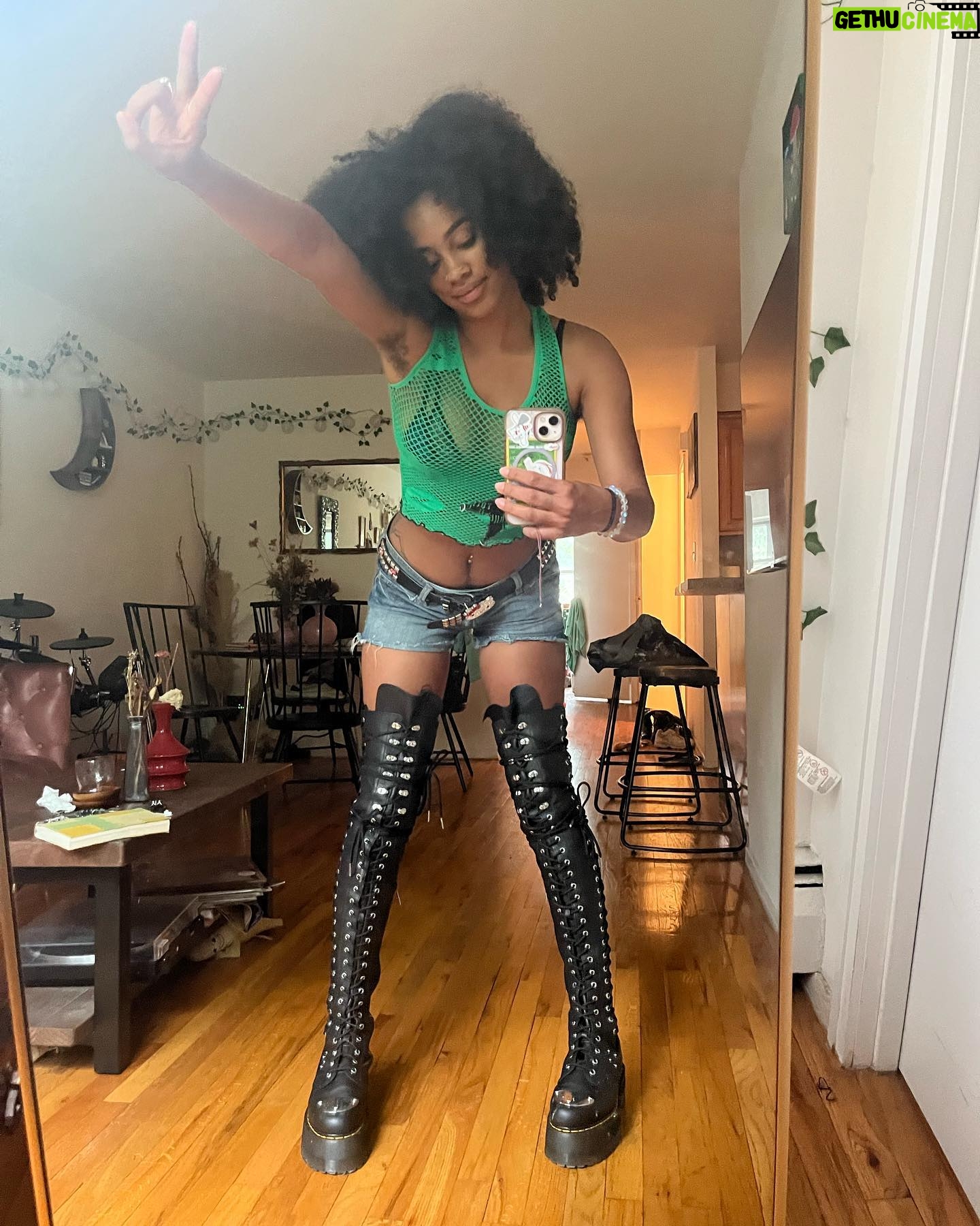 Ajani Russell - 3.6K Likes - New boot goofin š«šø