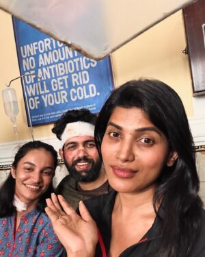 Akshaya Shetty Instagram - Photo dump from #dange (Hindi)/ #por (Tamil), directed by @bejoynambiar , is out today! @tseriesfilms it was a memorable experience shooting for this film. Met some wonderful people in the process @nair.soumia , @sharan.actor  @saivainika @surjyasikhadas @arvindjanakiraman @keshav.lokwani @jeeva_subramaniam.offl , @purpleplum17, @actorvinodsagar - you all made it feel like home. Thank you, Team Dange. 🙂🙏🌹 #dange #por #bejoynambiar #bollywoodfilm #bilingualfilm #shootlife #akshayashetty