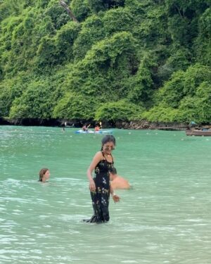 Amala Shaji Instagram - the coolest shell I found today 🐚 🌺 #amalashaji