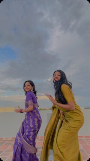Amritha Shaji Instagram - Dance with my chellow 💜🙈 @_amalashaji_  saree from : @hashtag.the.saree.store_ #amrithashaji