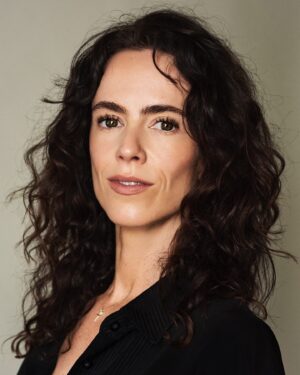 Amy Manson Instagram - Cheeky lil shoot with the super talented 
@christopherjeney 📸 
I feel honoured to be at the fore of your adventure bud ✨💫
@clementineohara 🌟