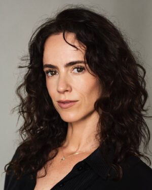 Amy Manson Instagram - Cheeky lil shoot with the super talented 
@christopherjeney 📸 
I feel honoured to be at the fore of your adventure bud ✨💫
@clementineohara 🌟