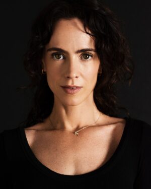 Amy Manson Instagram - @christopherjeney 📸 authentic was all I said. Thank you for capturing that 🙏🏻