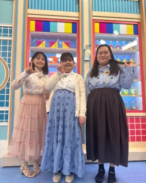 Anri Instagram - ここ最近のラヴィット！まとめ👗

◎9/30
はるちゃん @kiriyaharuka 
one-piece @little_trip_to_heaven 
accessory @blueta1handmade @karhtu_press 

田辺さん @chikaxxsweet 
shirt @big_time_shimokitazawa 
skirt @little_trip_to_heaven 
accessory @pkpk_handmade @karhtu_press 

わたし
shirt @big_time_shimokitazawa 
accessory @mr.r0510 @karhtu_press 

◎10/7
はるちゃん
shirt @aileen_by_groggrog_vintage 
cardigan @topofthehill_koenji 

田辺さん
shirt @topofthehill_koenji 
best @asknowas_olaca 
skirt @punyus 

わたし
ドレス👗

◎10/14
はるちゃん
blouse @topofthehill_shimokitazawa 

田辺さん
blouse @little_trip_to_heaven 

わたし
blouse @little_trip_to_heaven 
cardigan @topofthehill_shimokitazawa 

◎10/21
はるちゃん
shirt @little_trip_to_heaven_koenji 
accessory @colzaflap @karhtu_press ate

田辺さん
shirt @flamingo_2nd 
accessory @saze_accessory  @karhtu_press 

わたし
blouse @little_trip_to_heaven_koenji 
cardigan @little_trip_to_heaven_koenji 
accessory @u_wa_no_so_ra  @karhtu_press 

◎10/28
はるちゃん
blouse @big_time_shimokitazawa 
cardigan @nugu__official  @nugu__store 
skirt @little_trip_to_heaven 

田辺さん
blouse @nugu__official  @nugu__store 
cardigan @little_trip_to_heaven 
skirt @punyus 

わたし
one-piece @asknowas_olaca 

👨‍👩‍👦accessory @sunset.somae 

#ぼる塾
#ぼる塾衣装