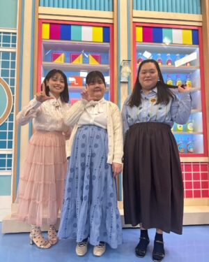 Anri Instagram - ここ最近のラヴィット！まとめ👗

◎9/30
はるちゃん @kiriyaharuka 
one-piece @little_trip_to_heaven 
accessory @blueta1handmade @karhtu_press 

田辺さん @chikaxxsweet 
shirt @big_time_shimokitazawa 
skirt @little_trip_to_heaven 
accessory @pkpk_handmade @karhtu_press 

わたし
shirt @big_time_shimokitazawa 
accessory @mr.r0510 @karhtu_press 

◎10/7
はるちゃん
shirt @aileen_by_groggrog_vintage 
cardigan @topofthehill_koenji 

田辺さん
shirt @topofthehill_koenji 
best @asknowas_olaca 
skirt @punyus 

わたし
ドレス👗

◎10/14
はるちゃん
blouse @topofthehill_shimokitazawa 

田辺さん
blouse @little_trip_to_heaven 

わたし
blouse @little_trip_to_heaven 
cardigan @topofthehill_shimokitazawa 

◎10/21
はるちゃん
shirt @little_trip_to_heaven_koenji 
accessory @colzaflap @karhtu_press ate

田辺さん
shirt @flamingo_2nd 
accessory @saze_accessory  @karhtu_press 

わたし
blouse @little_trip_to_heaven_koenji 
cardigan @little_trip_to_heaven_koenji 
accessory @u_wa_no_so_ra  @karhtu_press 

◎10/28
はるちゃん
blouse @big_time_shimokitazawa 
cardigan @nugu__official  @nugu__store 
skirt @little_trip_to_heaven 

田辺さん
blouse @nugu__official  @nugu__store 
cardigan @little_trip_to_heaven 
skirt @punyus 

わたし
one-piece @asknowas_olaca 

👨‍👩‍👦accessory @sunset.somae 

#ぼる塾
#ぼる塾衣装