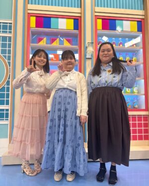 Anri Instagram - ここ最近のラヴィット！まとめ👗

◎9/30
はるちゃん @kiriyaharuka 
one-piece @little_trip_to_heaven 
accessory @blueta1handmade @karhtu_press 

田辺さん @chikaxxsweet 
shirt @big_time_shimokitazawa 
skirt @little_trip_to_heaven 
accessory @pkpk_handmade @karhtu_press 

わたし
shirt @big_time_shimokitazawa 
accessory @mr.r0510 @karhtu_press 

◎10/7
はるちゃん
shirt @aileen_by_groggrog_vintage 
cardigan @topofthehill_koenji 

田辺さん
shirt @topofthehill_koenji 
best @asknowas_olaca 
skirt @punyus 

わたし
ドレス👗

◎10/14
はるちゃん
blouse @topofthehill_shimokitazawa 

田辺さん
blouse @little_trip_to_heaven 

わたし
blouse @little_trip_to_heaven 
cardigan @topofthehill_shimokitazawa 

◎10/21
はるちゃん
shirt @little_trip_to_heaven_koenji 
accessory @colzaflap @karhtu_press ate

田辺さん
shirt @flamingo_2nd 
accessory @saze_accessory  @karhtu_press 

わたし
blouse @little_trip_to_heaven_koenji 
cardigan @little_trip_to_heaven_koenji 
accessory @u_wa_no_so_ra  @karhtu_press 

◎10/28
はるちゃん
blouse @big_time_shimokitazawa 
cardigan @nugu__official  @nugu__store 
skirt @little_trip_to_heaven 

田辺さん
blouse @nugu__official  @nugu__store 
cardigan @little_trip_to_heaven 
skirt @punyus 

わたし
one-piece @asknowas_olaca 

👨‍👩‍👦accessory @sunset.somae 

#ぼる塾
#ぼる塾衣装