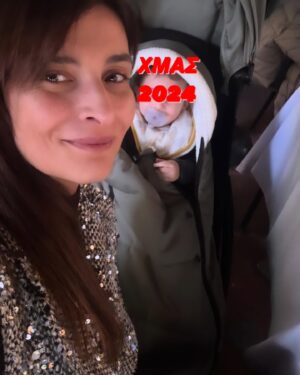 Antigone Kouloukakos Instagram - #mood Mammabear 🐻 Best Christmas with U my little big sOnshine 😍🥹🥲♥️🧿🙏🏼 #vitamia

PS. literally in two outfits from dawn till dusk. 
From shining brightly to a roaring succession. @accessfashion #gifted 

Thank you goodness for all the blessings joy and laughs 
Μανουλες όλου του κόσμου να είστε παντα καλά να χαίρεστε τα αγγελούδια σας κ να γελάτε δυνατά. 🫶🏻