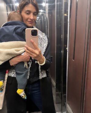Antigone Kouloukakos Instagram - #mood Mammabear 🐻 Best Christmas with U my little big sOnshine 😍🥹🥲♥️🧿🙏🏼 #vitamia

PS. literally in two outfits from dawn till dusk. 
From shining brightly to a roaring succession. @accessfashion #gifted 

Thank you goodness for all the blessings joy and laughs 
Μανουλες όλου του κόσμου να είστε παντα καλά να χαίρεστε τα αγγελούδια σας κ να γελάτε δυνατά. 🫶🏻