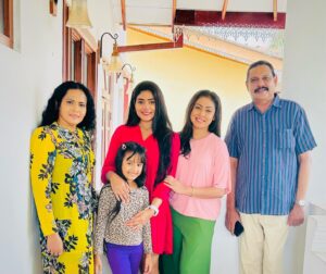 Anu Kanu Instagram - සකුනිගෙ ආදරනීය පවුල🤗❤️

TV Dearana තුලින් සෑම සතියේ දිනකම රාත්‍රි 9.00ට අපි එනවා ඔයාල ගාවට....