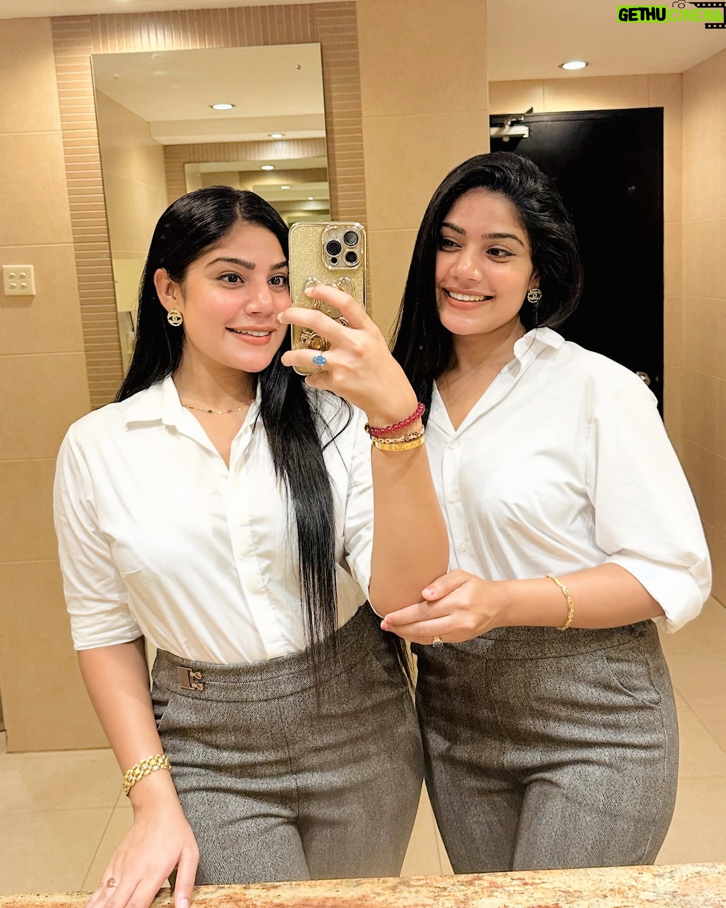 Anu Kanu - 5.3K Likes - š©¶šøāØ
Empowered girls , empowering each other..