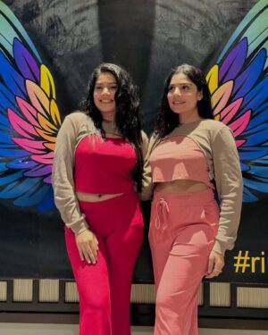 Anu Kanu Instagram - Just chilling with my favorite person♥️😍

@anushki_premachandra 
@kanushki.premachandra