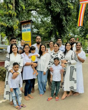 Anu Kanu Instagram - අම්මා කියන්නෙම 
නිමාවක් නැති අපූරු ප්‍රේමයක්♥️🌍

නිදුක් නීරෝගී වාසනාවන්ත සුබම සුබ උපන්දිනයක් වේවා  අම්මි!!! ❤️🌍