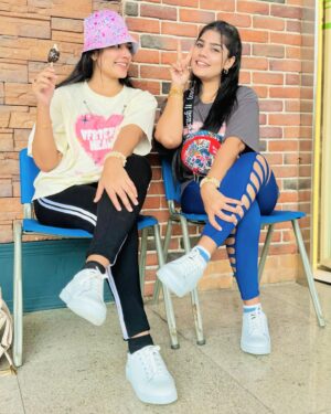 Anu Kanu Instagram - Forever grateful for your love ♥️👯‍♀️