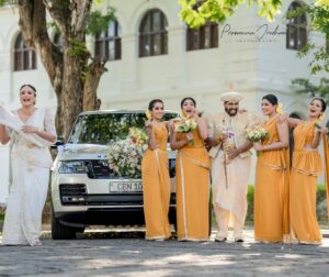 Anu Kanu Instagram - අවශ්‍ය තැනදී දැනෙන, නොවෙනස්වන ආදරය
සහෝදර බැදීම..
ජීවිතේ වැඩියෙන්ම තරහා වුනු... ♥️🙈
වැඩ්යෙන්ම යාලුවුන, ආදරණීයතම බැදීම 
සහෝදර බැදීම...
ගෙදරදී මරාගත්ත, පිටදී බලාගත්ත 
ලොව ශක්තිමත්ම බැදීම 
සහෝදර බැදීම......
හිටිගමන් එපා වෙන, කතා නොකලොත් හිතරිදෙන
ජීවත්ව සිටිනතුරු පවතින එකම බැදීම
සහෝදර බැදීම......
ආදරේයැයි නොකියා, ආදරය පමනක්ම දෙන 
සදාතනික බැදීම
සහෝදර බැදීම......

ඔබට සුභම සුබ විවාහ දිවියකට සුභ පැතුම් අක්කි & අයියා 🥰♥️💐ආදරෙයි ගොඩාක් 🥳

HMUA - @surangakash 
Wearing (Female)- @sharlikashamali 
Wearing(Male) - @kulagedara_ 
Photography- @prasanna_iroshan 
Heels - @footlooker__srilanka 

#anukanu #anushkikanuski #aktwinss #wedding #weddingday #sisters #sisterbond #love #family #everyonefollowersviewers #foryoupageシforyou #viralpage2024 #LikeFollowShare @followers