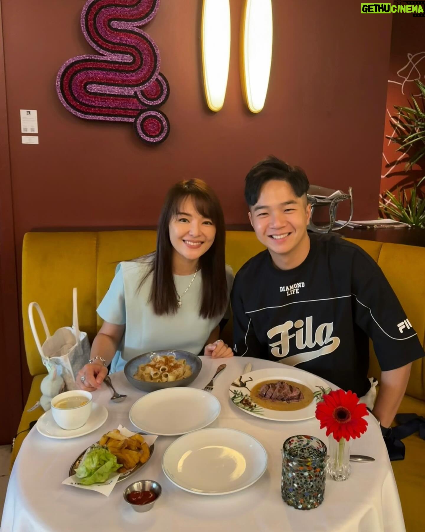 Apple Hong - 487 Likes - 从一起 @883jia 早班DJ搭档到如今是主里的弟兄。每逢见面都是彼此分享生活点滴,数算恩典😇❤️ 感谢神!🙏
@883jiaming 谢谢你总是贴心地送上我喜欢的礼物🎁
#十二月 #数算恩典 #史努比 #snoopy