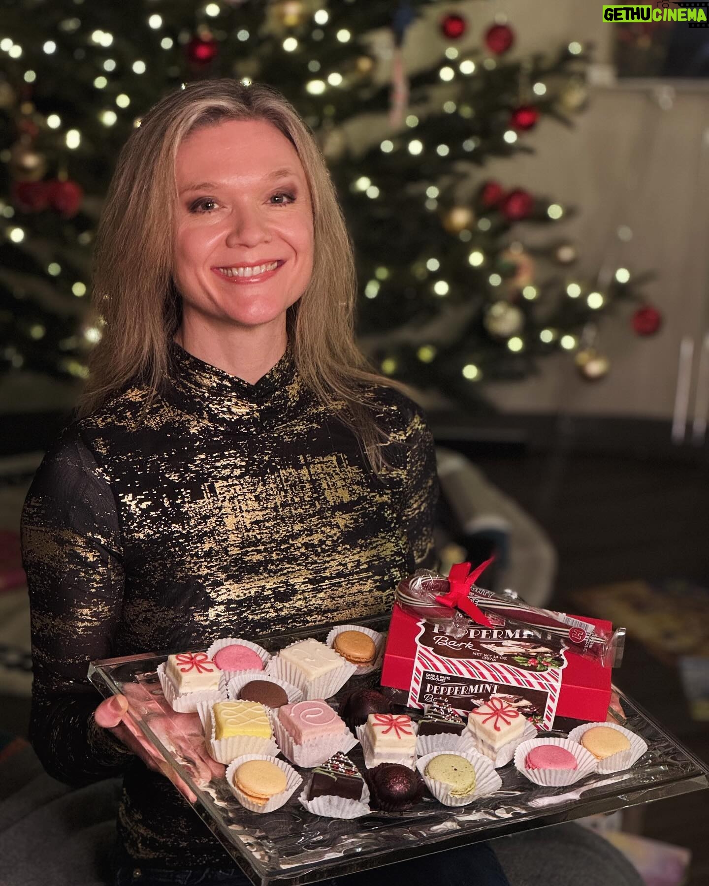 Ariana Richards - 3.9K Likes - I hope you all had a very Merry Christmas!!! ā¤ļøš
