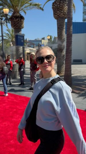 Ariana Richards Instagram - Anybody at Universal Studios Hollywood yesterday by any chance? ❤️🌎
@unistudios @amblin @universalpictures 
•
•
•
•
#arianarichards 
#artist 
#universalstudios 
#universalstudioshollywood 
#amblin 
#jurassicworld 
#jurassicpark