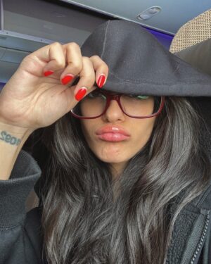 Aryaana Gandhi Instagram - outtie ✈️