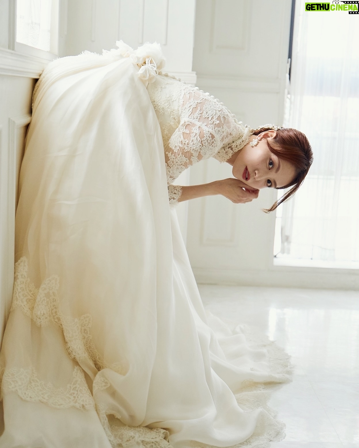 Asami Tano - 8.6K Likes - 🦢✨👑
天使が👼飛んでいそうな現場だったナァ
I was able to work! Beautiful dress♡
『お仕事で着て撮ったドレス姿』
2024年に年内に載せとかないとね....🪽
#田野アサミ#asamitano
肩出し&ティアラを乗っけているお写真は実は世には出ていない♡🤭OFFshot🤍