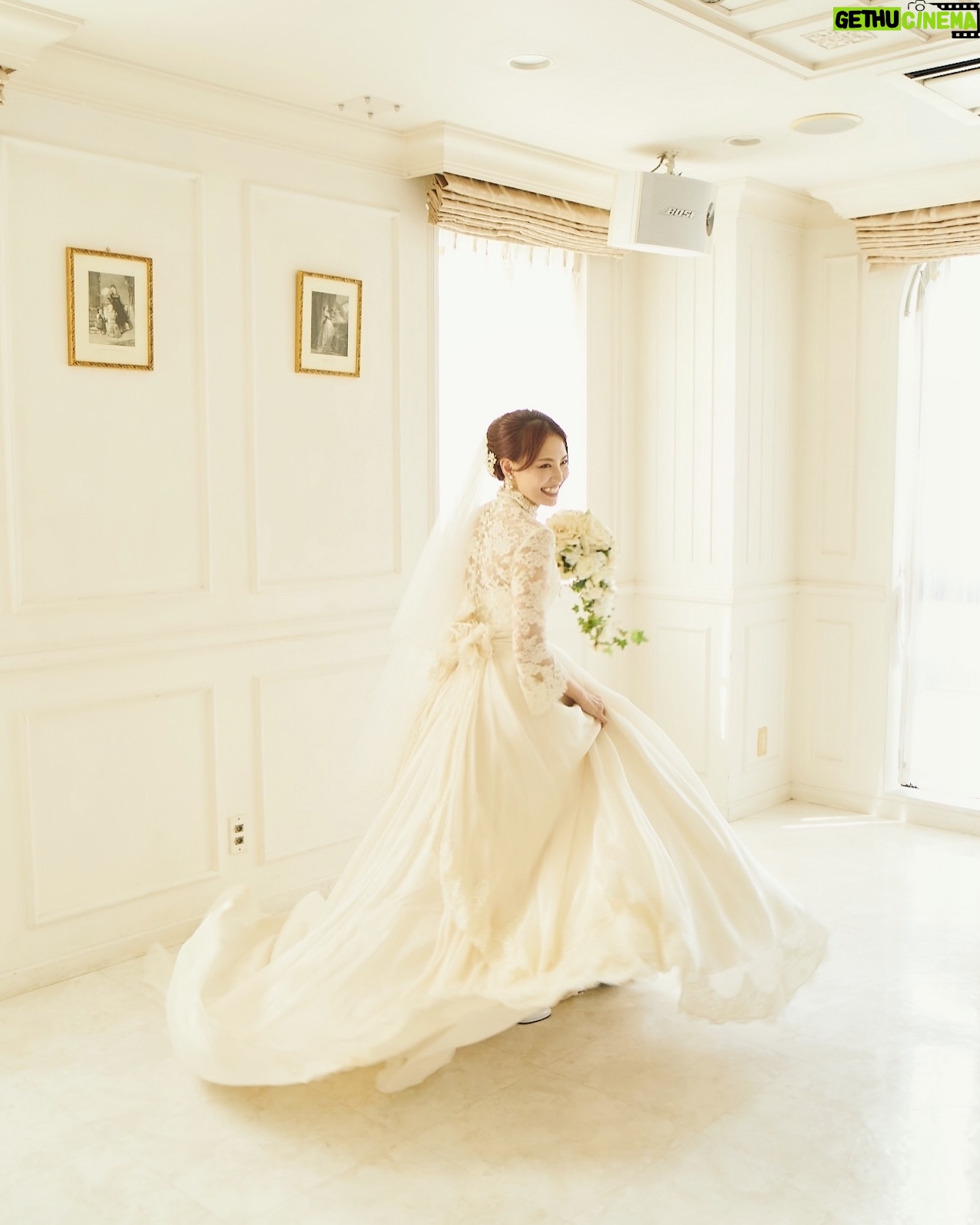 Asami Tano - 8.6K Likes - 🦢✨👑
天使が👼飛んでいそうな現場だったナァ
I was able to work! Beautiful dress♡
『お仕事で着て撮ったドレス姿』
2024年に年内に載せとかないとね....🪽
#田野アサミ#asamitano
肩出し&ティアラを乗っけているお写真は実は世には出ていない♡🤭OFFshot🤍