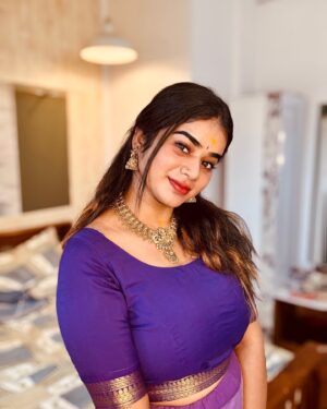 Athirarudhra Instagram - Outfit ❤️ @ar_handlooms_kuthampully 
Jwelary ❤️ @sona_bridal_rental_jewels_