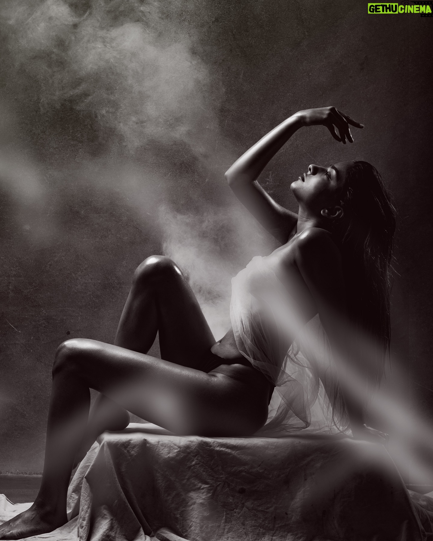 Aurora Sinclair aka Baloon akka - 100.4K Likes - Evolution in my veins #aurorasinclair
Photographer @ajjjoveih
