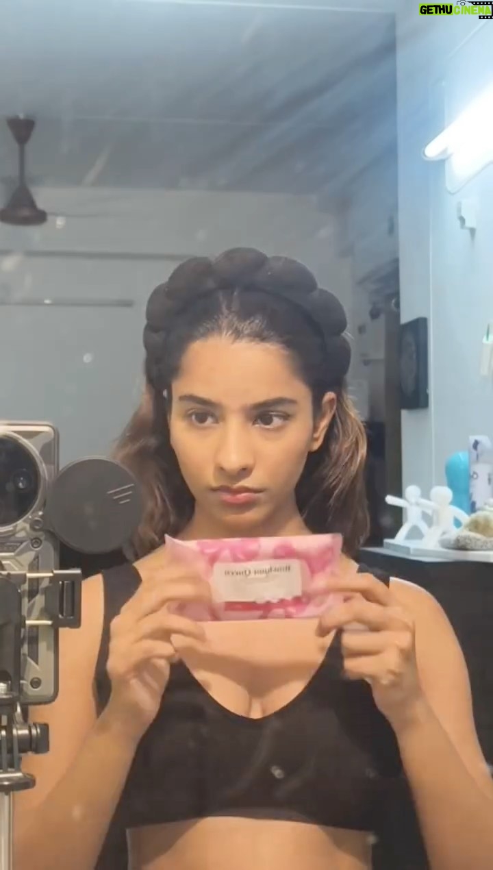 Aurora Sinclair aka Baloon akka - 270.7K Likes -