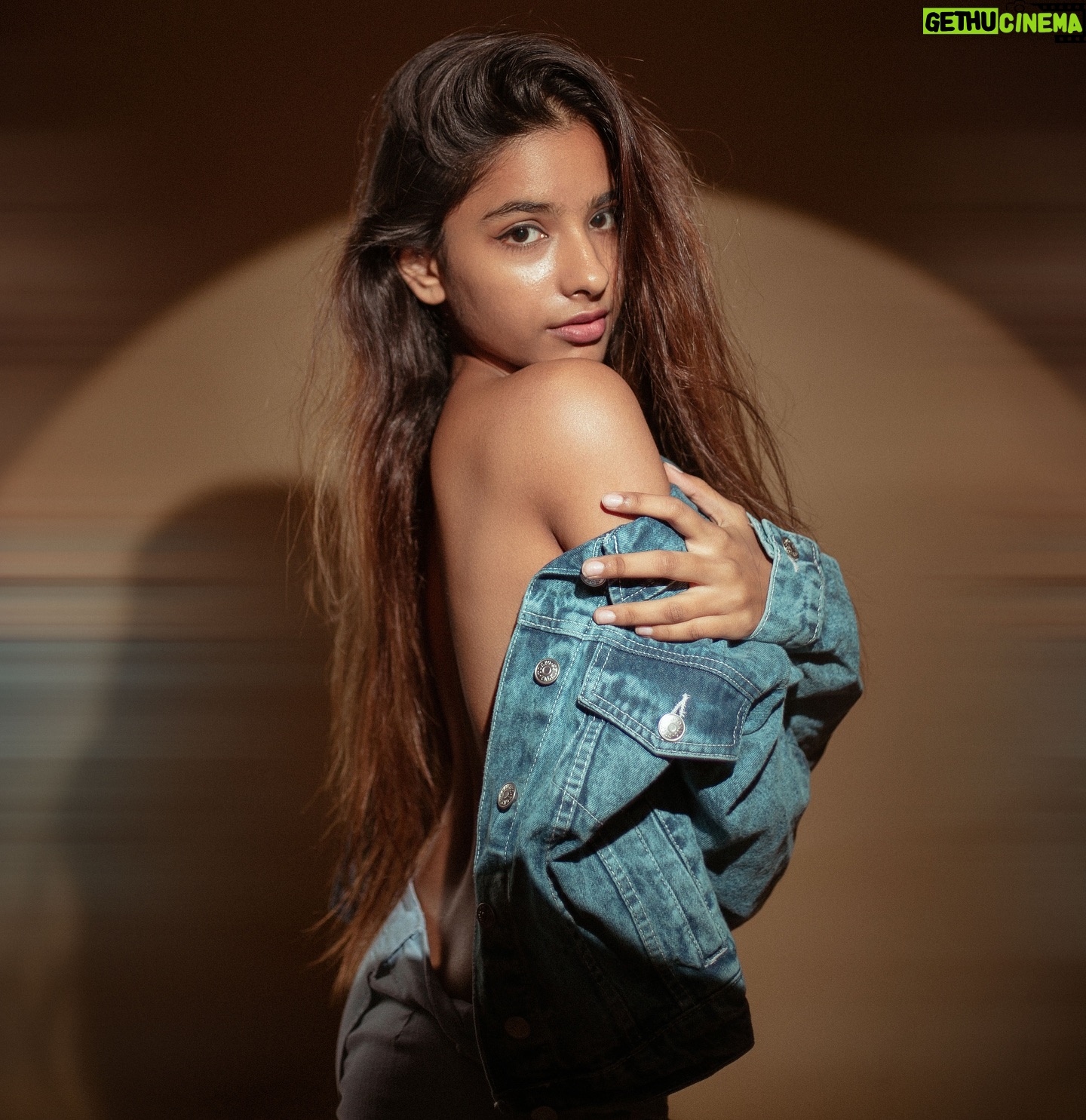 Aurora Sinclair aka Baloon akka - 130.8K Likes - Effortlessly chic in denim #aurorasinclair