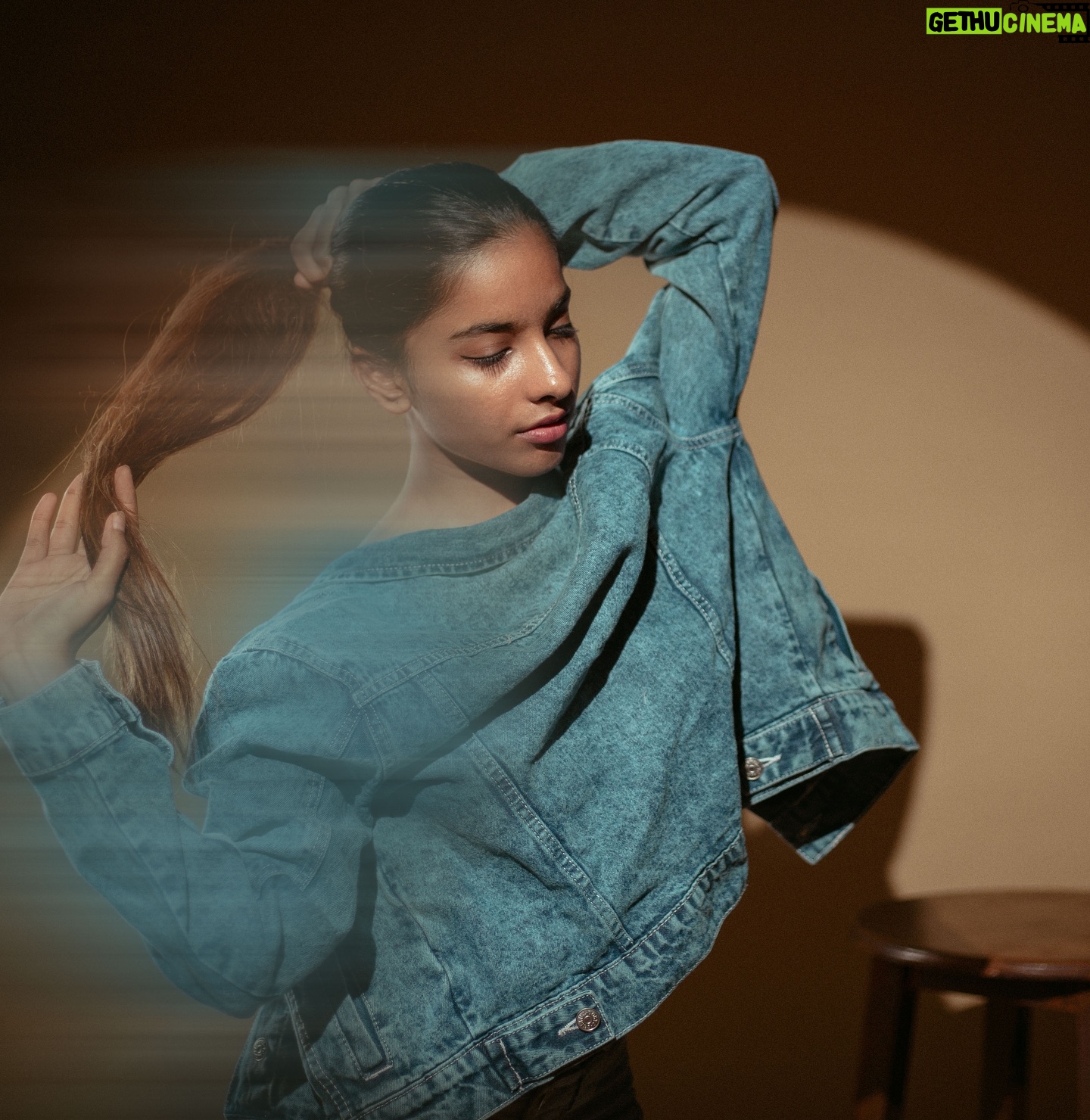 Aurora Sinclair aka Baloon akka - 130.8K Likes - Effortlessly chic in denim #aurorasinclair