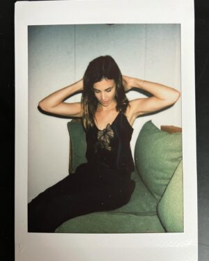 Aylin Tezel Instagram - Getting ready for Sydney premiere of 
FALLING INTO PLACE 

Thank you @palacefilms and @britishfilmfest for a lovely night and your amazing audience and thank you @hellopearltan for moderating a great Q&A

Styled by @malaikaland in @cosstores thanks to @loewscommunications