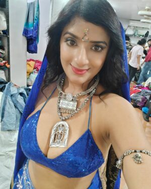 Ayushi Bhowmick Instagram - #shoot🎬🎥 
#look test
#💙💙💙💙💙 
#something new 
#💙💙💙💙💙