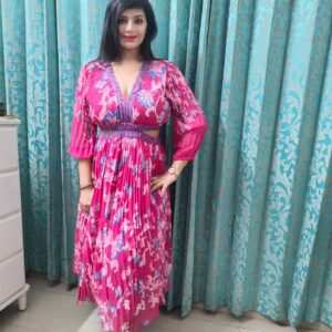 Ayushi Bhowmick Instagram - #party 
#🩷🩷🩷💙💙💙#
#sweet 
#natural 
#🩷🩷💙💙💙💯