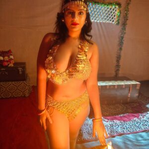Ayushi Bhowmick Instagram - #Arabian Look 
#Golden 🧡🧡🧡
#✨✨✨✨✨✨💥💥💥
#💥💥💥💥💥💥💥💥💥💥💥💥💥