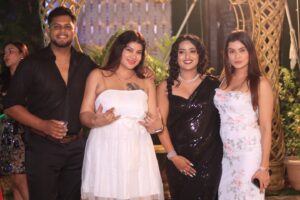 Ayushi Bhowmick Instagram - Special day🌸🎂♥️#ʜᴀᴘᴘʏʙɪʀᴛʜᴅᴀʏᴛᴏᴍᴇ #birthdaygirl #party #partyallnight#GangBang #lovelyday❤️