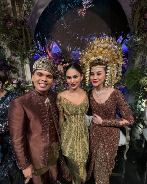 Azizah Salsha Instagram - 💚🖤 #amomentThorecAll