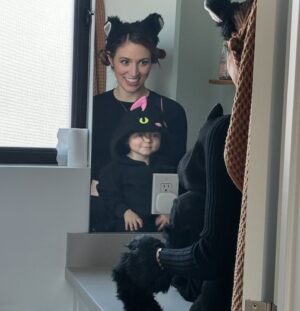 Becca Scott Instagram - MEOW! 😻 happy halloween 🎃