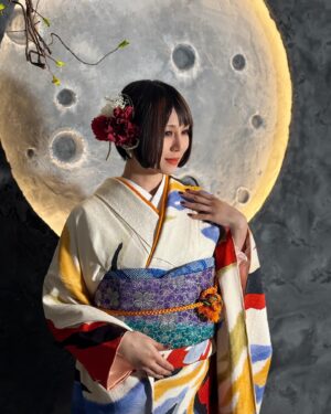 Beni Ninagawa Instagram - さて、皆々様今年一杯全力で駆け抜けて来て今の今までクローズドは作らずに来ましたが来る1月1日。
ファンクラブサロン、蜷川べにFC協会「べにとかまちょの家」（ひっそりし隊も含む）発足します！！！
命名凄い考えたのですが、やっぱりなんとも怪しい団体感が出てしまいましたねwww今まで皆さんと作ってきたコミュニティから考えてこの名前しか出ませんでした。
来年からの動きを考えてよりコアなコミュニティが必要だと思ったので心機一転年明けからスタートです。
毎週週末のべにチャンネル、インスタライブは通常通り続けていきます。
コミュニティ紹介、私からの挨拶や、思いなどはページ内でガッツリ記載してるので読んでみて下さい。ざっくりファンクラブサロンの流れですが1月1日からページオープン。入会可能な状態となります。
1月1日0:00～4日23:59までは入会募集期間とさせて頂きます。（ページ内は1月5日0時からコンテンツを楽しんで頂けます）
主なコンテンツ内容としては
・ライブチケット先行
・ブログ（不定期）
・コミュニティ同士でのチャット（本人もトピック立てたり返信したり入ります）
・不定期生配信（ライブ裏レポートなど）
・裏べにチャンネル動画（NG集、オフ動画など）
・毎月の、iPhone、PCのFC限定壁紙プレゼント
☆。.:＊・゜入会特典☆。.:＊・゜
・ファンクラブイベント（不定期）
・お誕生日申告してくれたらコミュニティでお祝いメッセージ返します。（全員）
・ファンクラブイベント（不定期）

※入会して頂いたらまずチャットの自己紹介トピックにて自分の事を私に教えて下さい。お時間はかかるかもしれませんがお1人ずつ全員に返信させて頂きます。
会費 月額3,300円
※注意
・サロン会員IDは蜷川べにFCだけではなくDMM全オンラインサロンを通しての入会順となっています。1番からは割り振られませんのでご注意ください
・ファンクラブサロン内での発信は基本門外不出です。万が一コミュニティ内の内容が外部に漏洩した場合法的措置を取らせて頂きます。