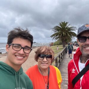Betiana Blum Instagram - DIA DE PLAYA!!!
CON RENZO Y GUSTAVO