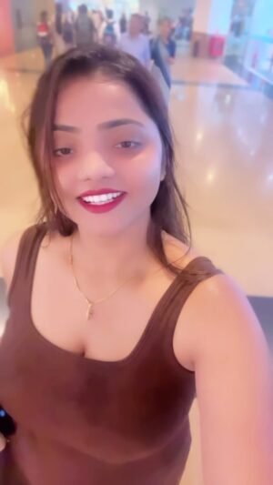 Bharti Jha Instagram - Shopping start ho gayi h gys …. 🛍️🛍️