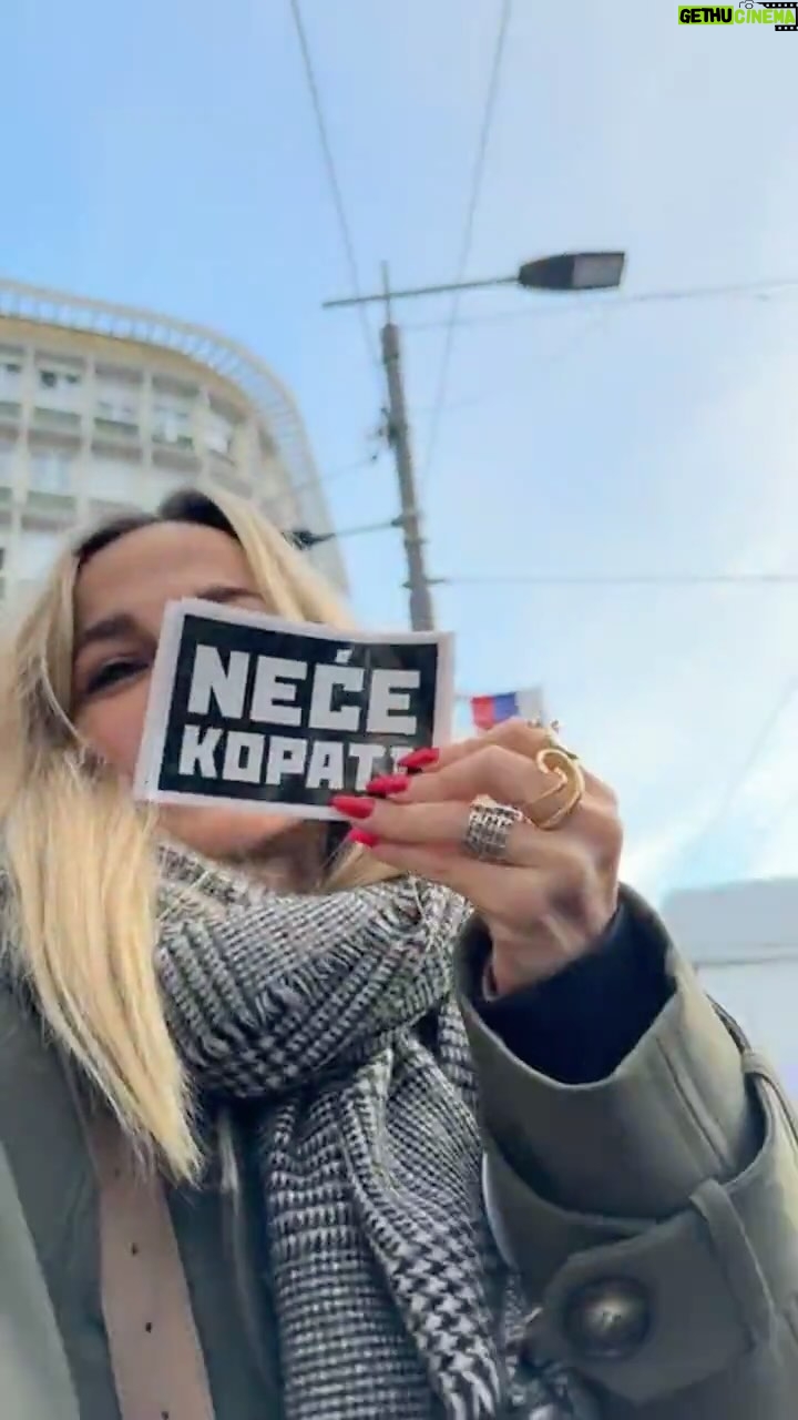 Bojana Novaković - 9.7K Likes - Pocinje protest studenata i poljoprivrednika protiv korupcije.
The student and farmer protest against corruption in Belgrade begins.